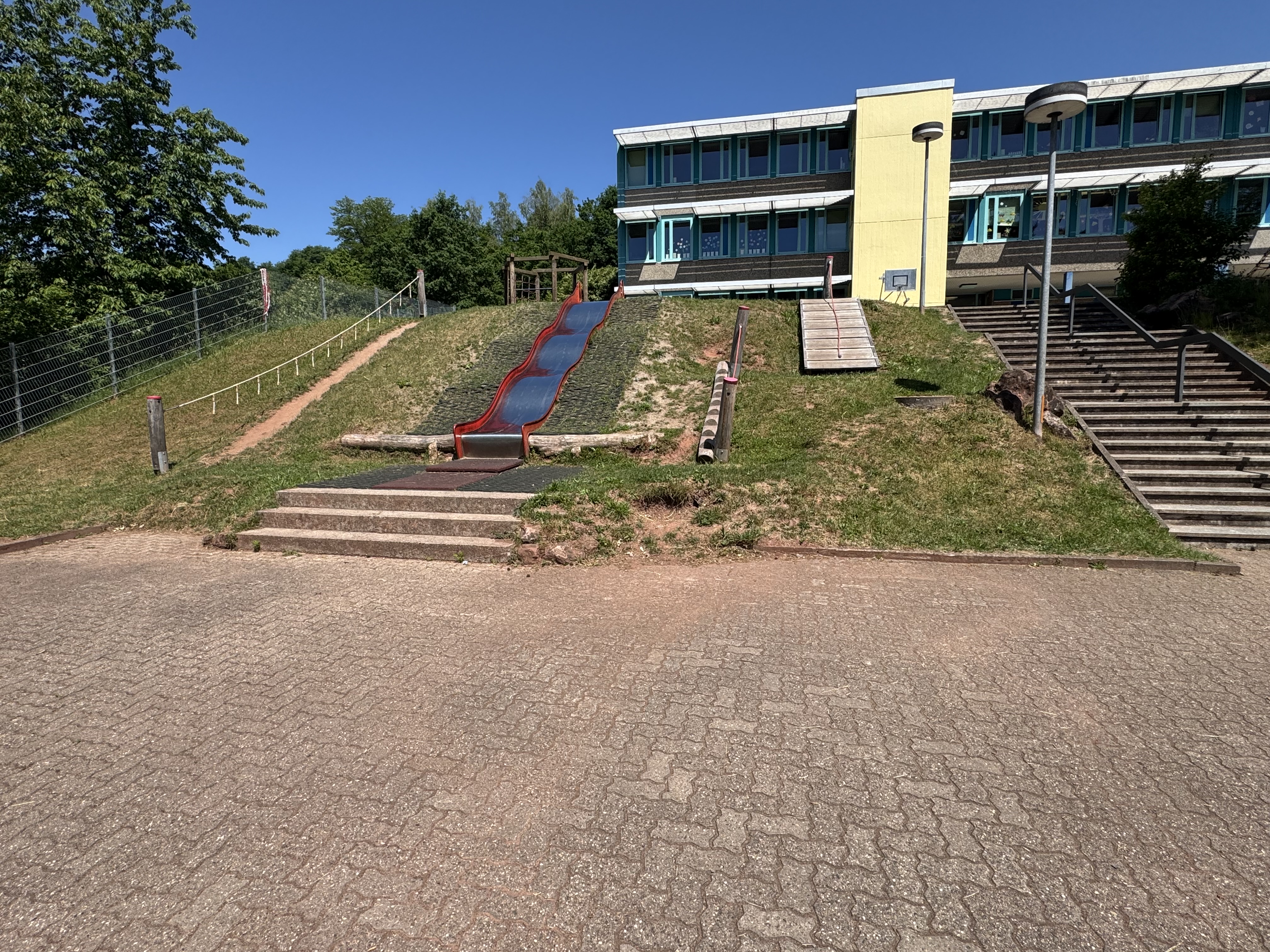 Zirkuszelt auf dem Schulgelände